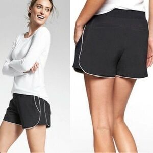Athleta Brooklyn Workout Shorts Women Size 2 Black‎ White